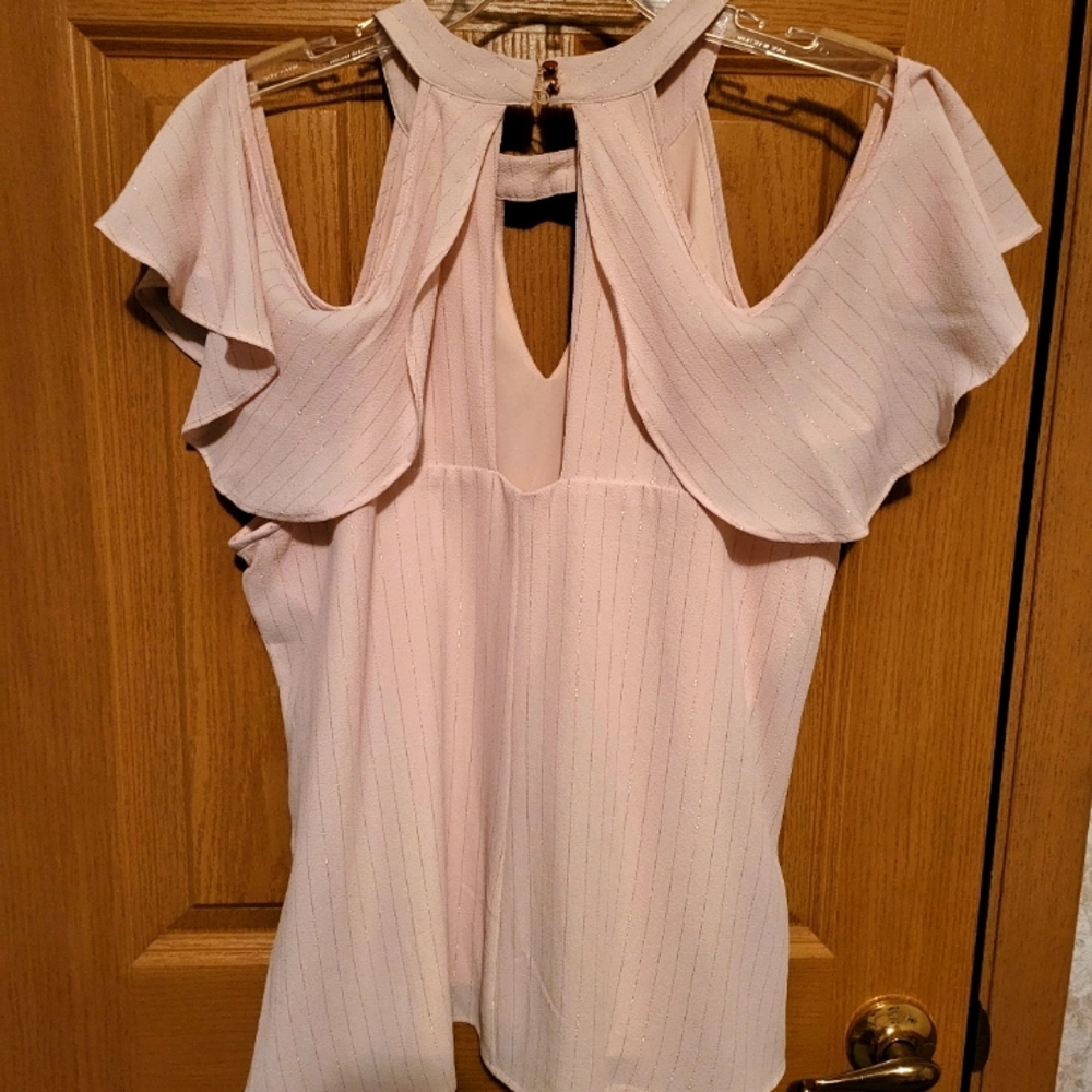 Peakaboo top